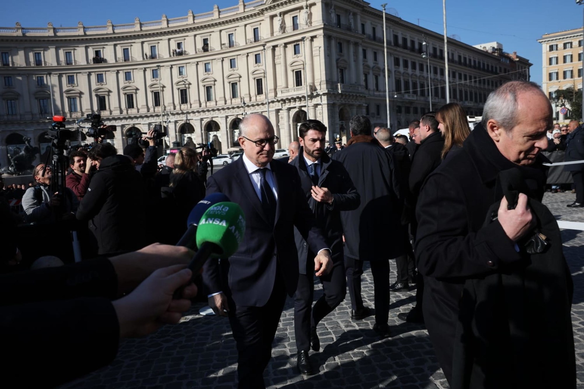 FOTO Slavni iz svijeta mode okupili su se na sprovodu Valentina Garavanija u Rimu
