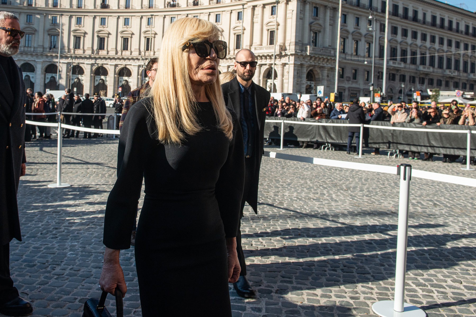 FOTO Slavni iz svijeta mode okupili su se na sprovodu Valentina Garavanija u Rimu