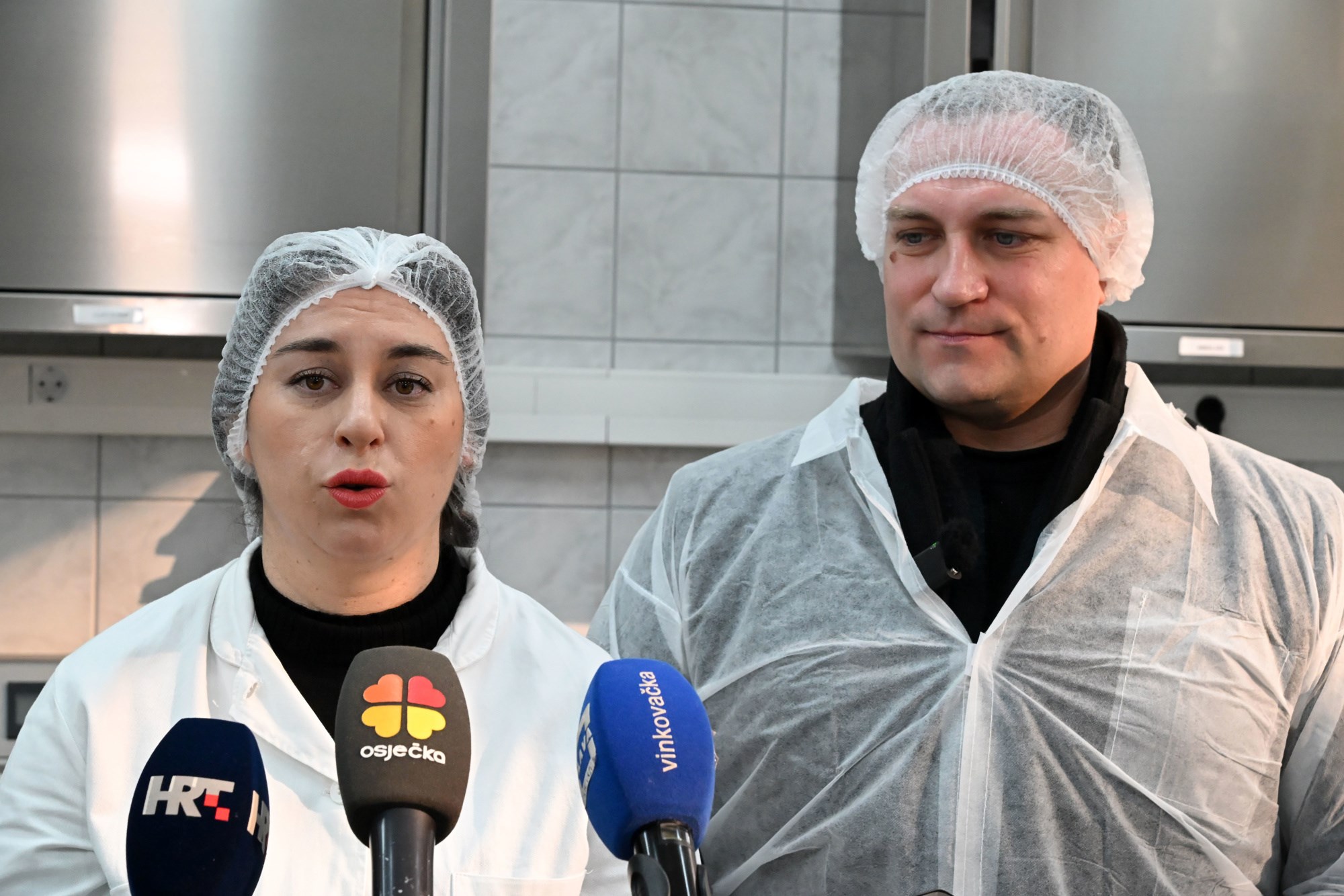 Vlajčić posjetio vukovarsku tvrtku za preradu ribe. Rade burgere, ćevape, ribasice...