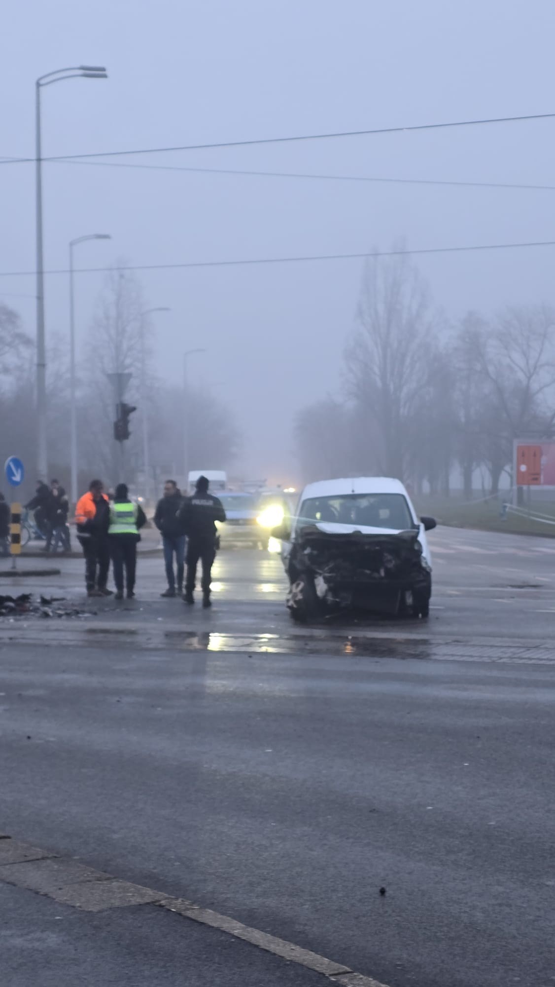 FOTO Sudar kod Vjesnika, nastao velik zastoj tramvaja. Ljudi masovno hodaju