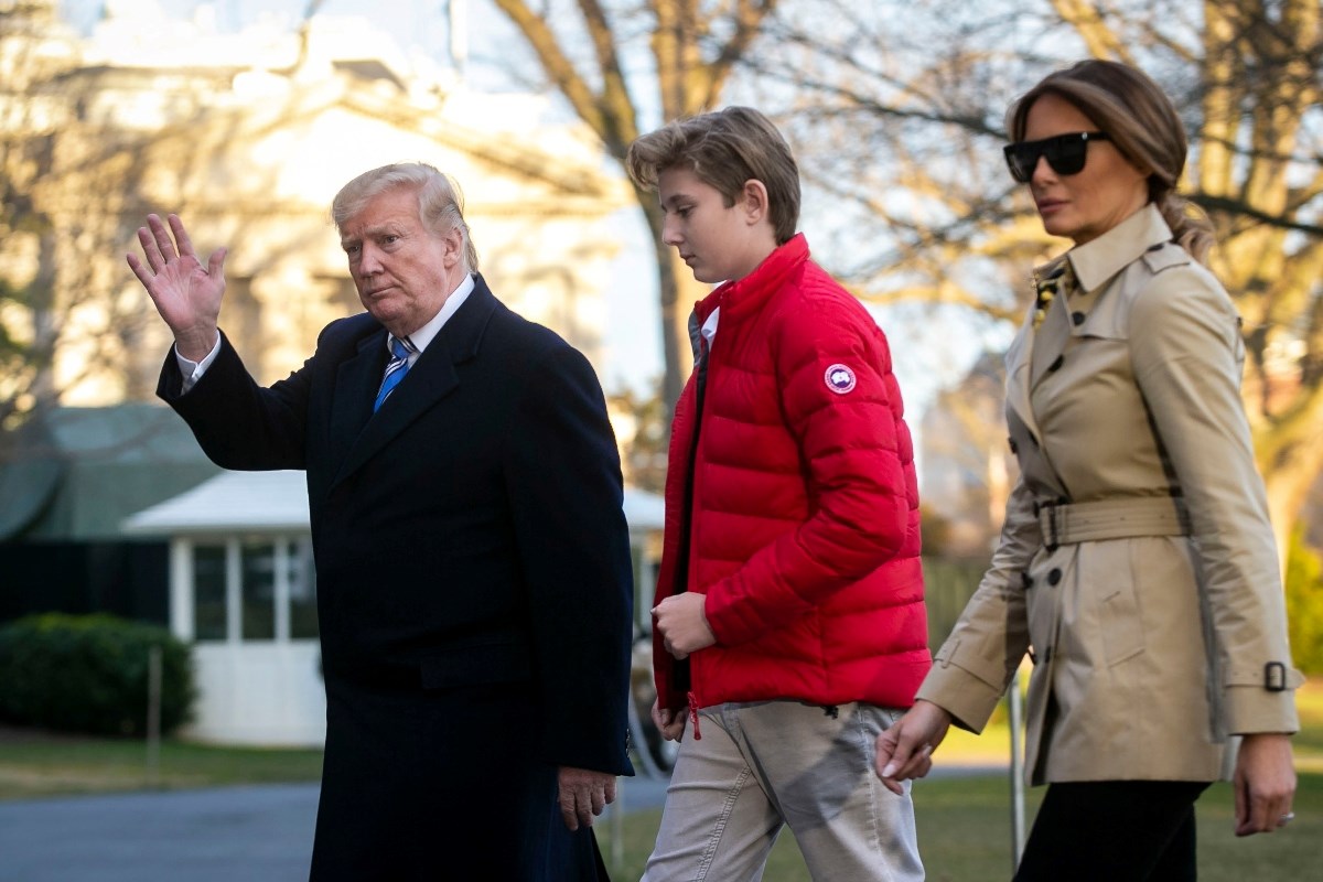Mama ga je naučila slovenski i mazala kremama s kavijarom. Kako živi Barron Trump