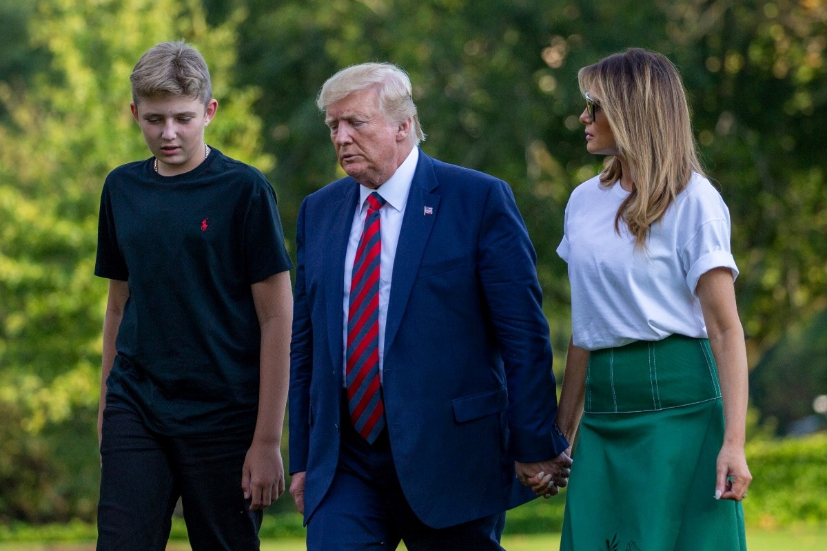 Mama ga je naučila slovenski i mazala kremama s kavijarom. Kako živi Barron Trump