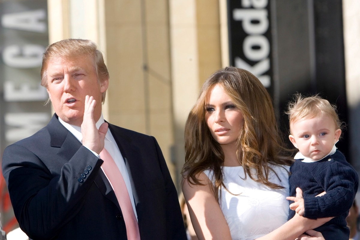 Mama ga je naučila slovenski i mazala kremama s kavijarom. Kako živi Barron Trump
