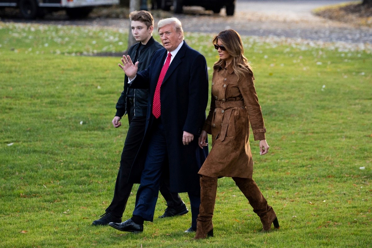 Mama ga je naučila slovenski i mazala kremama s kavijarom. Kako živi Barron Trump