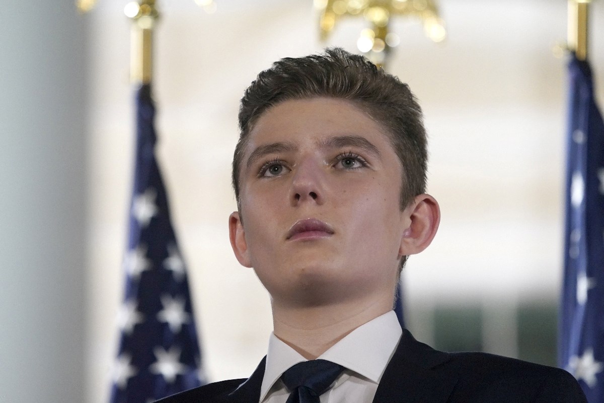 Mama ga je naučila slovenski i mazala kremama s kavijarom. Kako živi Barron Trump