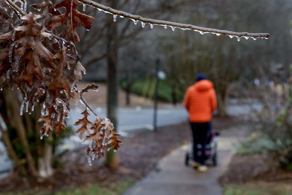 FOTO Snježna oluja u SAD-u, raste broj mrtvih. Izvanredno stanje u dvadesetak država