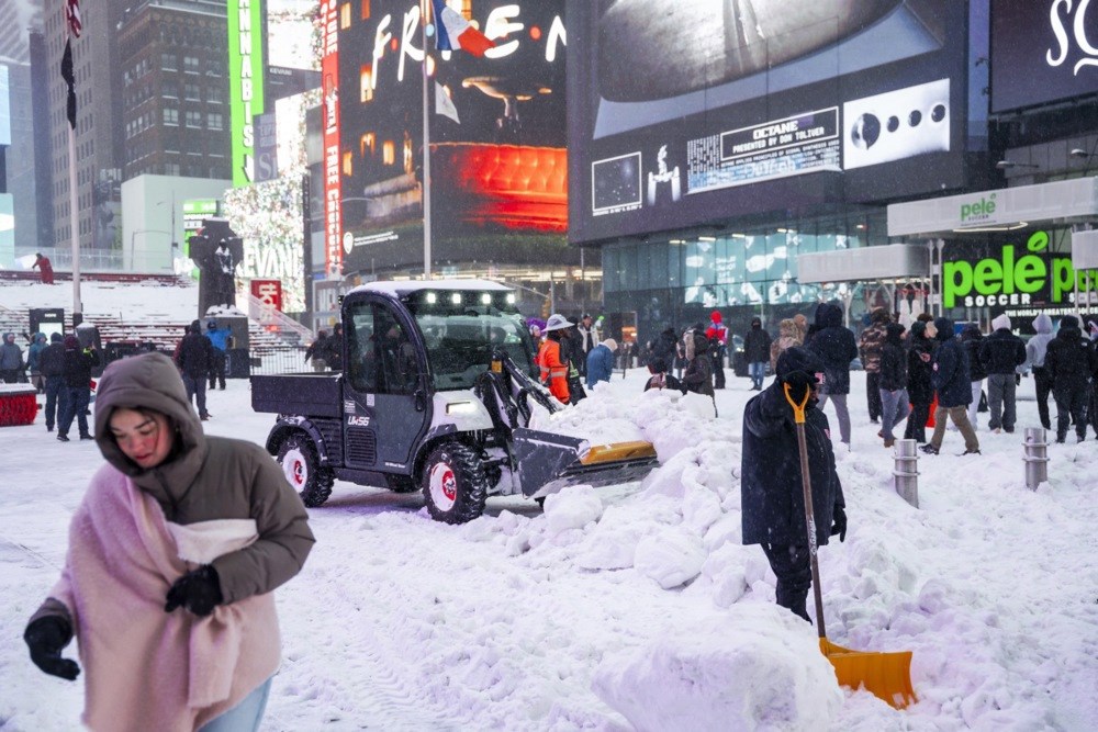 FOTO Snježna oluja u SAD-u, raste broj mrtvih. Izvanredno stanje u dvadesetak država