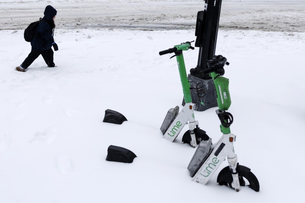 FOTO Snježna oluja u SAD-u, raste broj mrtvih. Izvanredno stanje u dvadesetak država