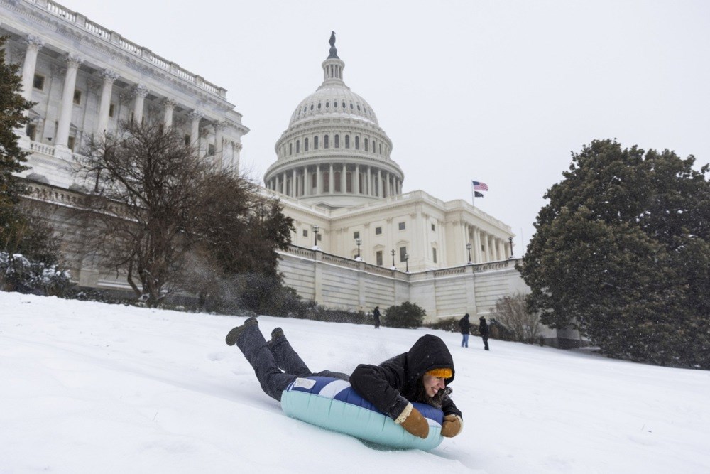 FOTO Snježna oluja u SAD-u, raste broj mrtvih. Izvanredno stanje u dvadesetak država