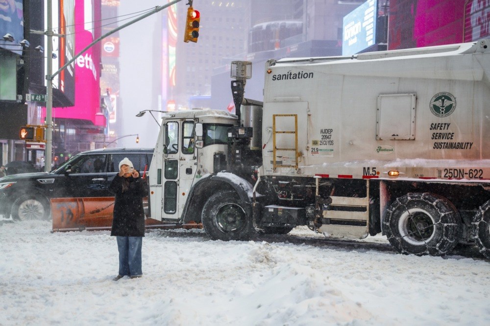 FOTO Snježna oluja u SAD-u, raste broj mrtvih. Izvanredno stanje u dvadesetak država