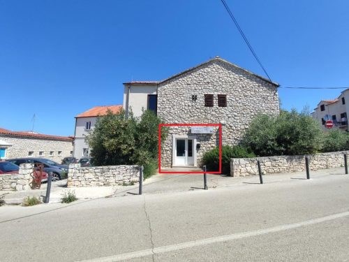 SUPETAR
Adresa:
MLADENA VODANOVIĆA 27
Površina (m2):
54,57
Položaj nekretnine:
prizemlje ulične zgrade