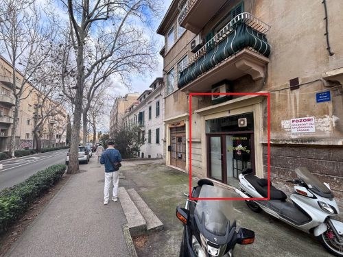 SPLIT
Adresa:
MATOŠEVA 9
Površina (m2):
26,28
Položaj nekretnine:
prizemlje i galerija ulične zgrade