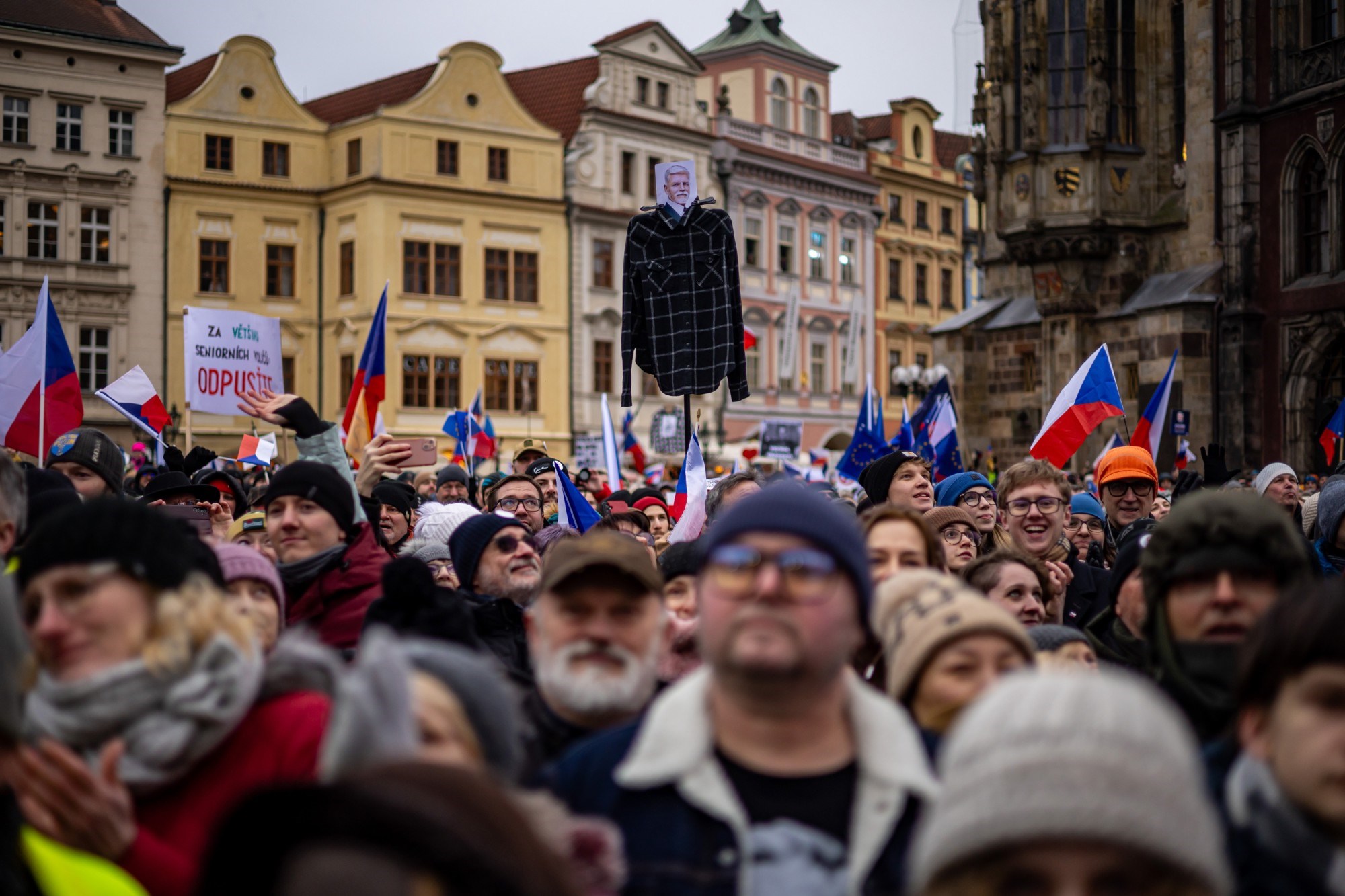 Česi izašli na ulice zbog liberalnog predsjednika. Pogledajte fotografije iz zraka
