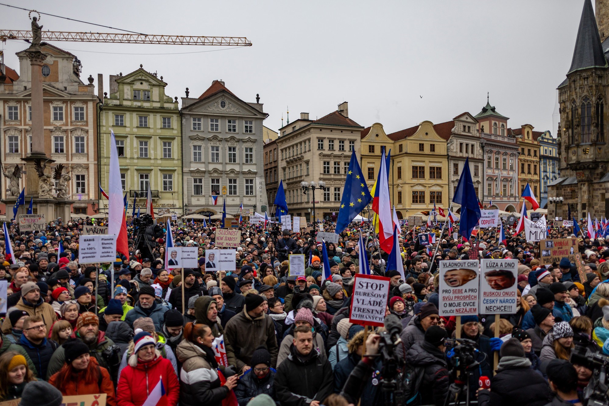 Česi izašli na ulice zbog liberalnog predsjednika. Pogledajte fotografije iz zraka