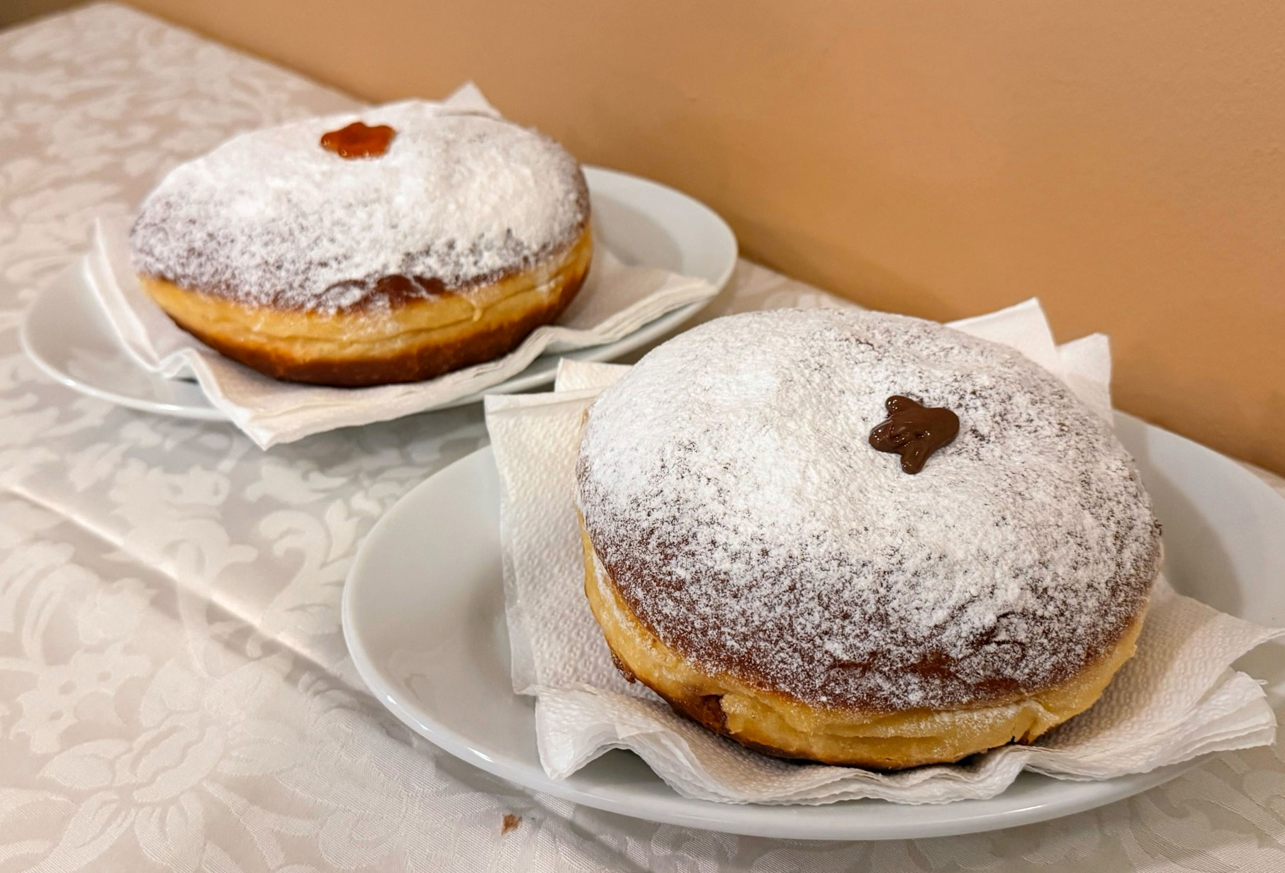 Svi pričaju o XXL krafnama iz Varaždina. Probali smo ih