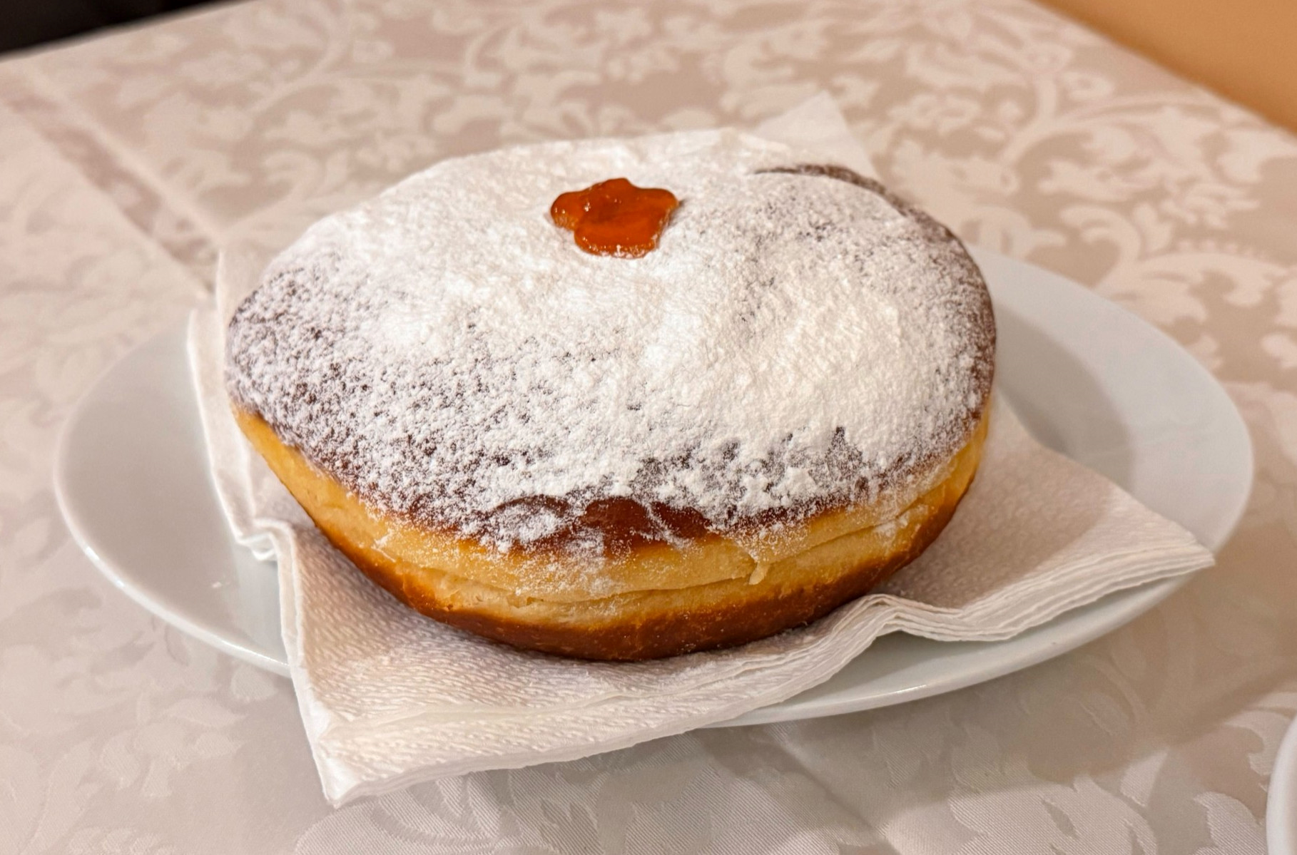 Svi pričaju o XXL krafnama iz Varaždina. Probali smo ih