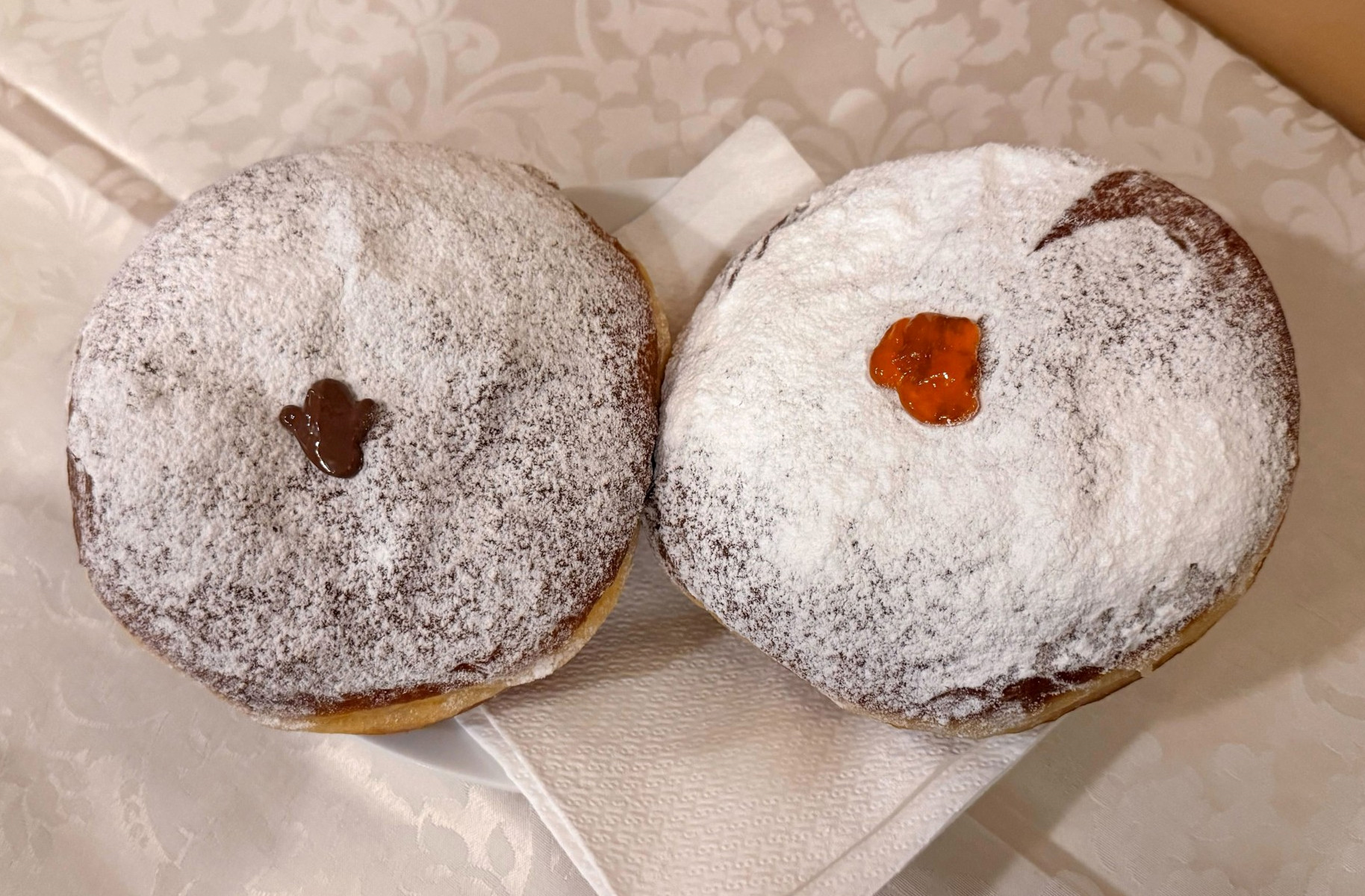 Svi pričaju o XXL krafnama iz Varaždina. Probali smo ih