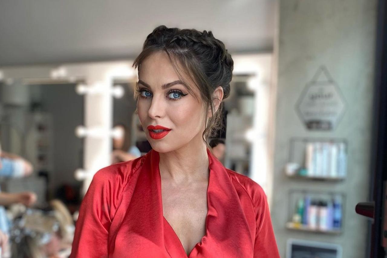 Tko je Mia Kovačić, hrvatska voditeljica čije ime se spominje u Epsteinovim spisima?