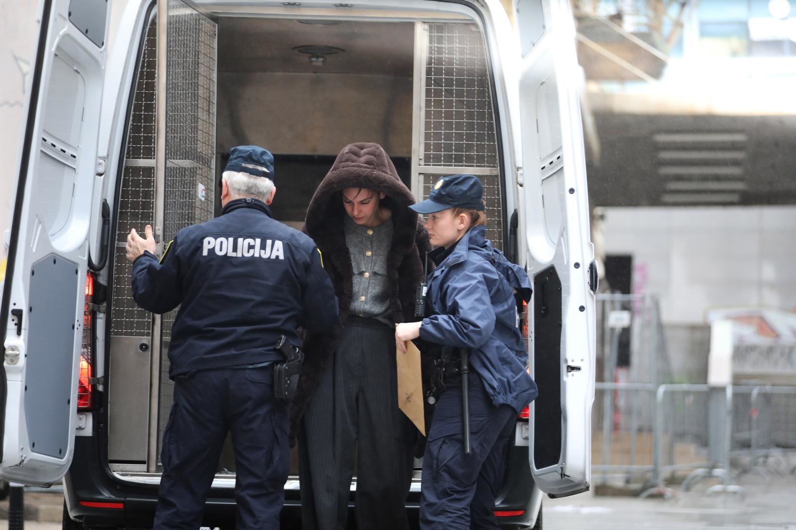 FOTO Maneken DiCaprio i partnerica u lisicama dovedeni u USKOK