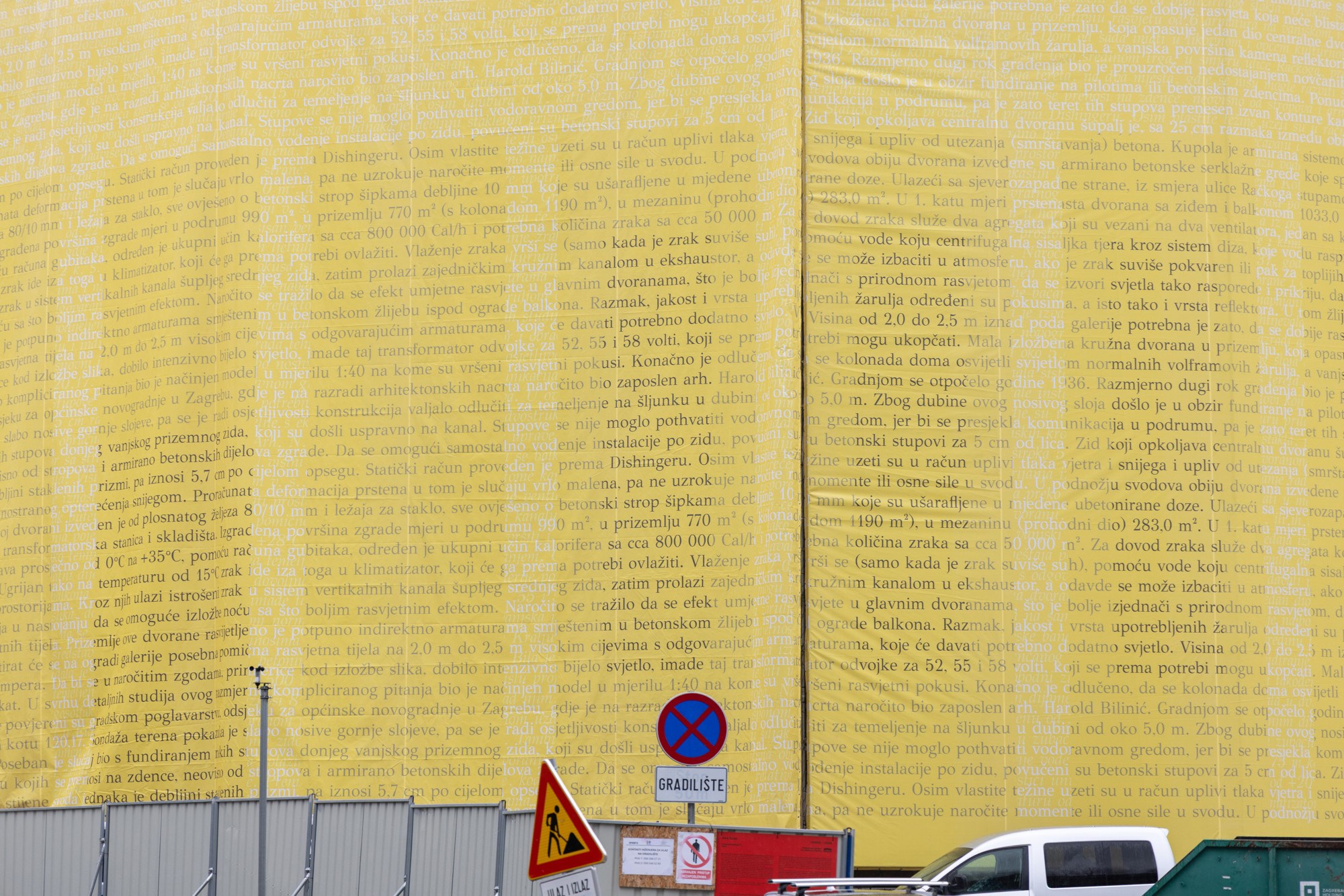 FOTO Žuto platno s porukom iz prošlosti prekrilo jedan od simbola Zagreba