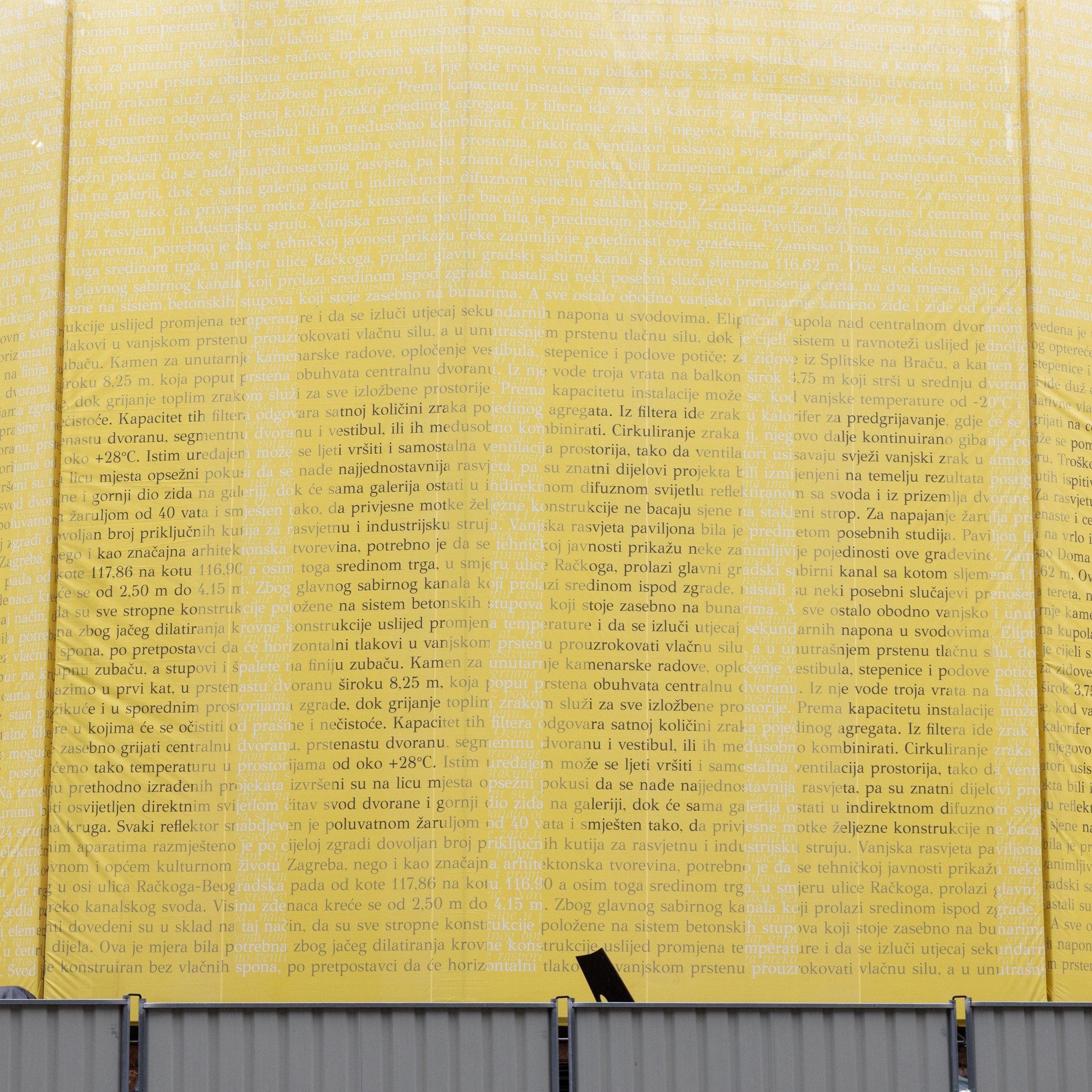 FOTO Žuto platno s porukom iz prošlosti prekrilo jedan od simbola Zagreba