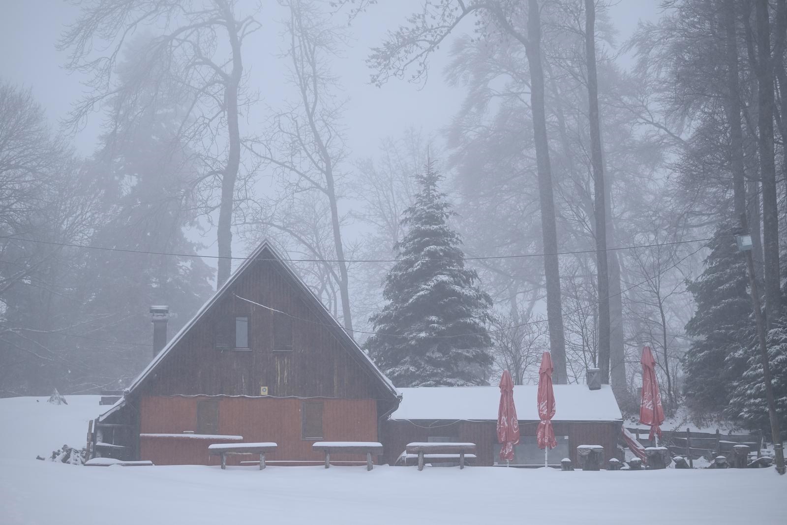 FOTO Na Sljemenu je pao snijeg