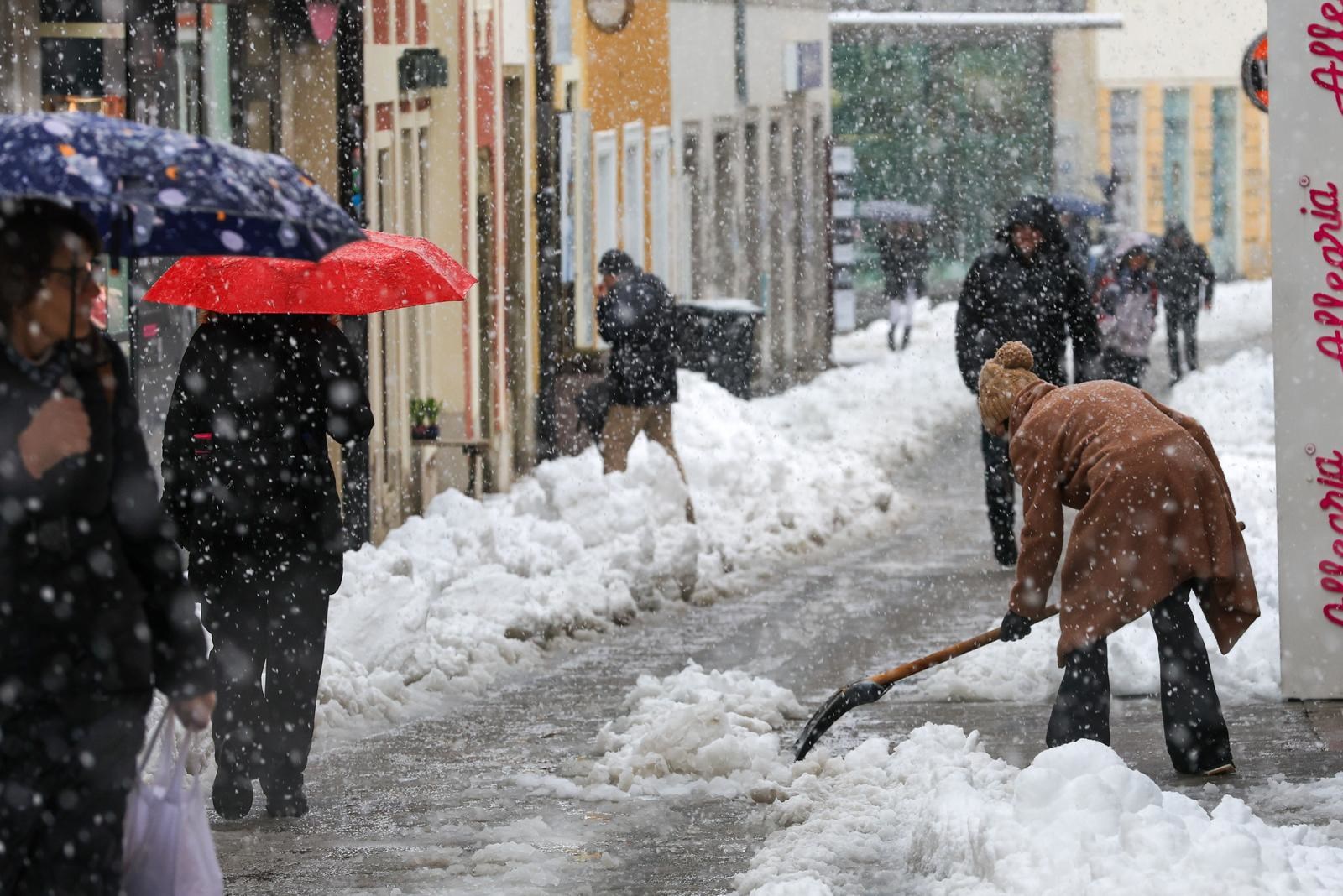 VIDEO I FOTO U Mariboru proglašeno izvanredno stanje, problemi diljem Slovenije