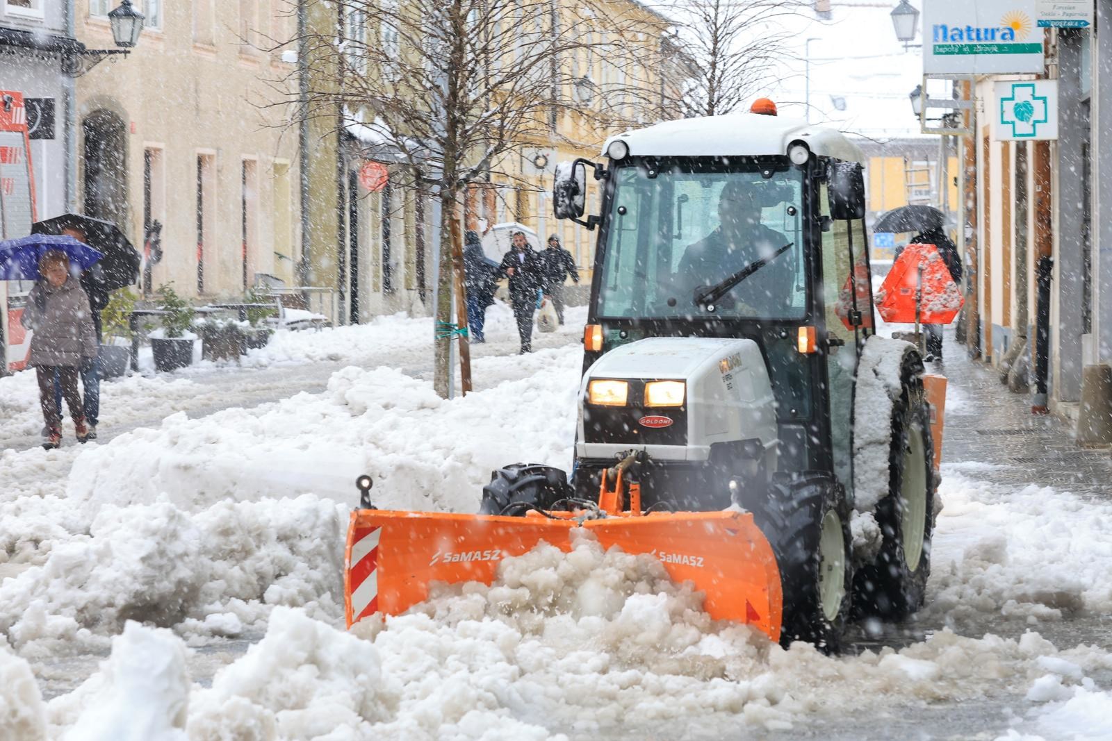 VIDEO I FOTO U Mariboru proglašeno izvanredno stanje, problemi diljem Slovenije