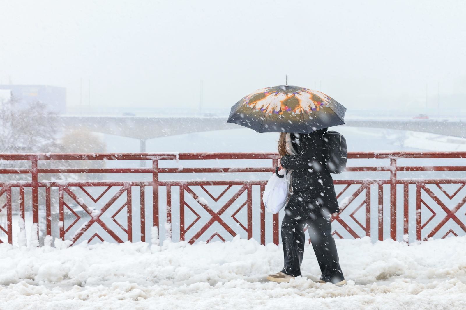 VIDEO I FOTO U Mariboru proglašeno izvanredno stanje, problemi diljem Slovenije