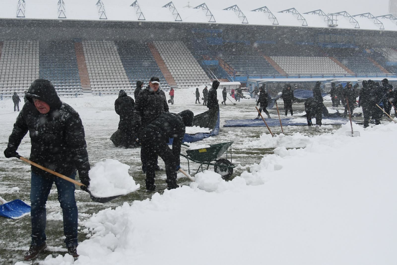 Pogledajte kako su navijači u Varaždinu očistili snijeg pred utakmicu s Dinamom