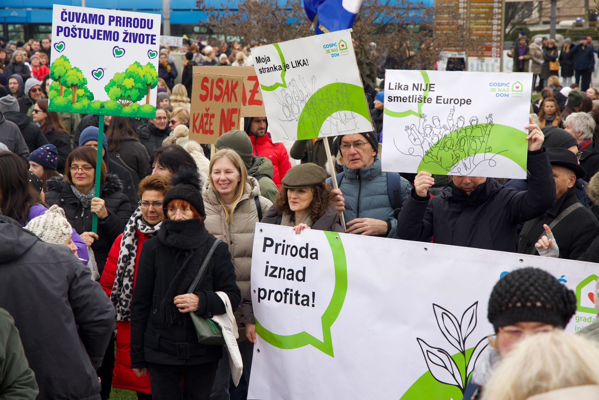 U Zagrebu prosvjed protiv sisačke farme pilića. "Ne pilićarskoj eko bombi"