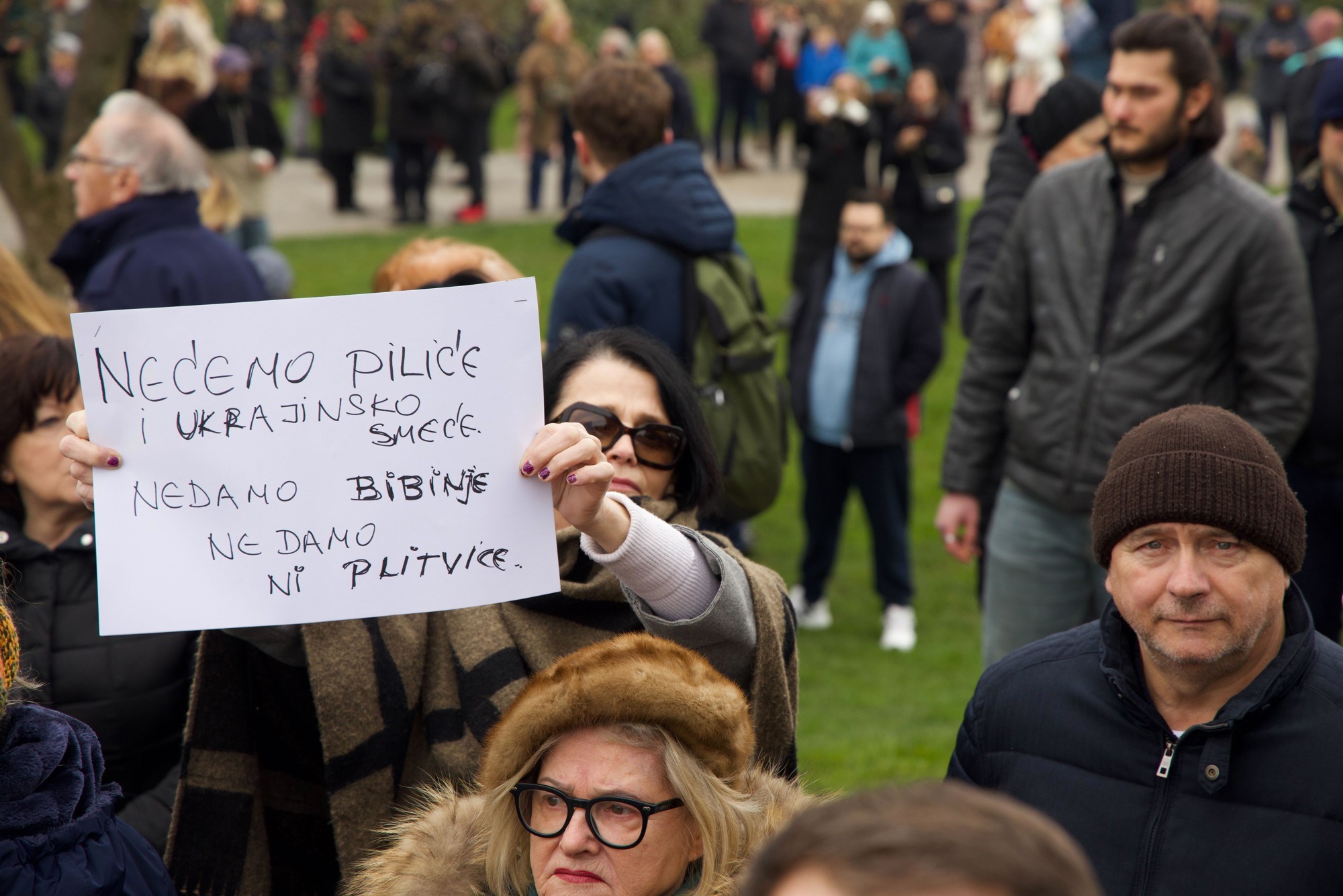U Zagrebu prosvjed protiv sisačke farme pilića. "Ne pilićarskoj eko bombi"
