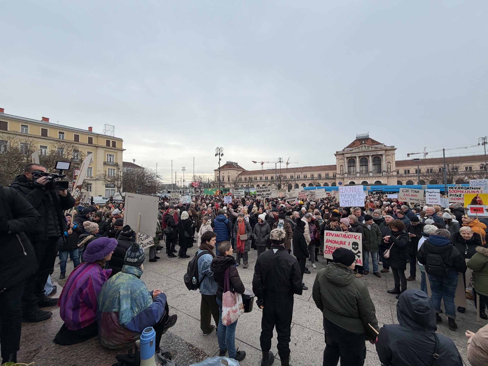U Zagrebu prosvjed protiv sisačke farme pilića. "Ne pilićarskoj eko bombi"