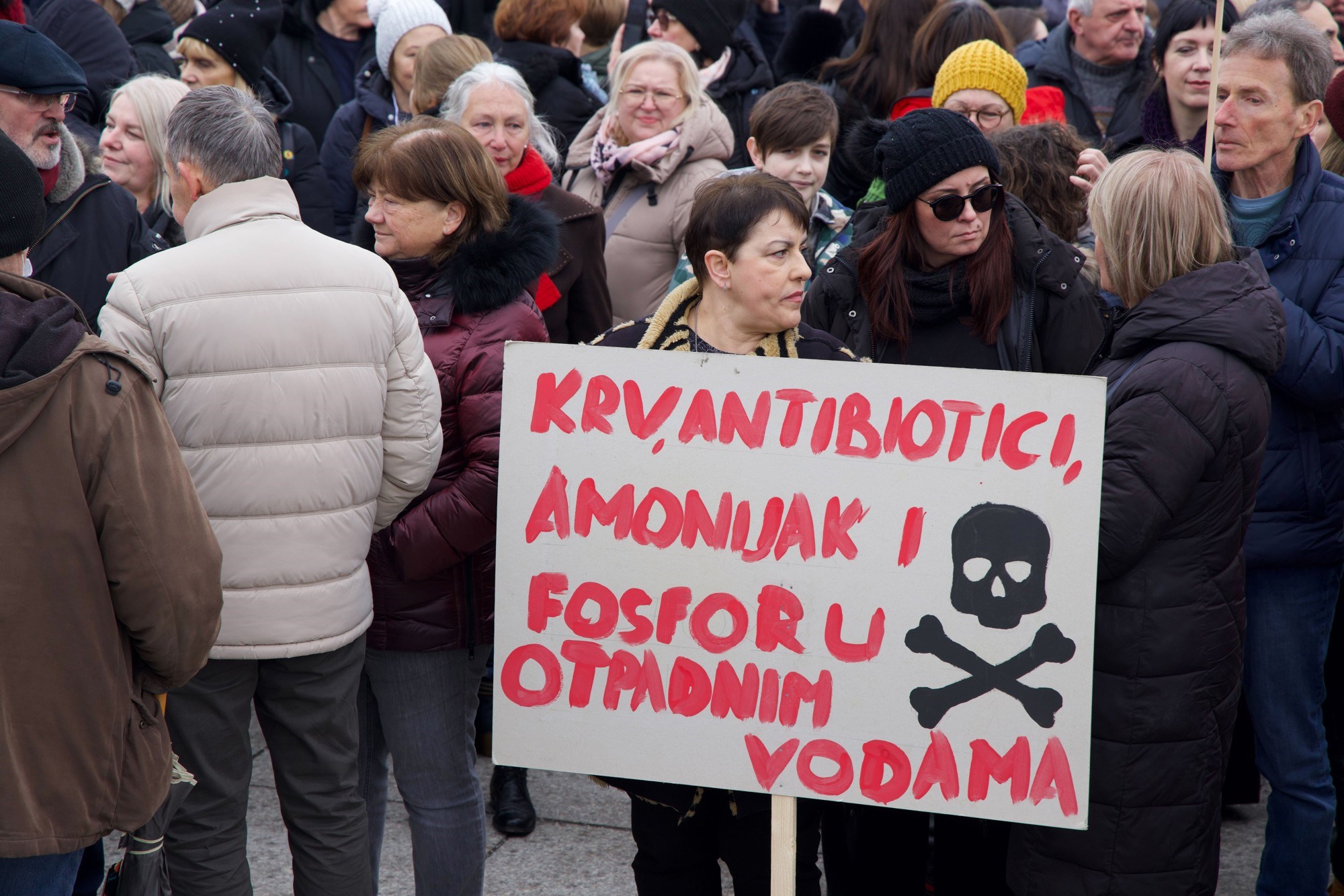 U Zagrebu prosvjed protiv sisačke farme pilića. "Ne pilićarskoj eko bombi"