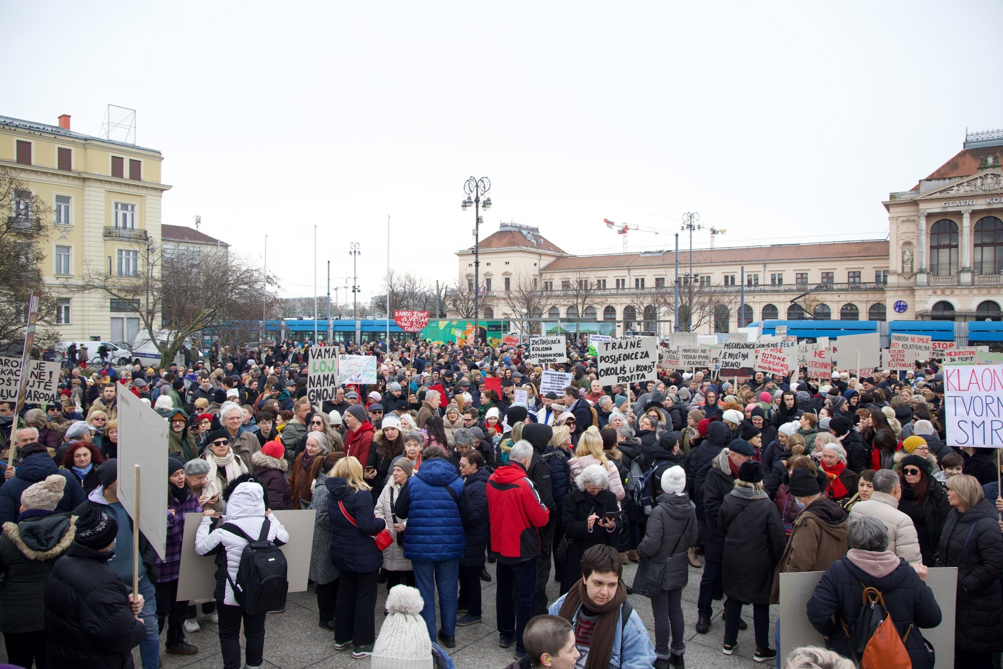 U Zagrebu prosvjed protiv sisačke farme pilića. "Ne pilićarskoj eko bombi"