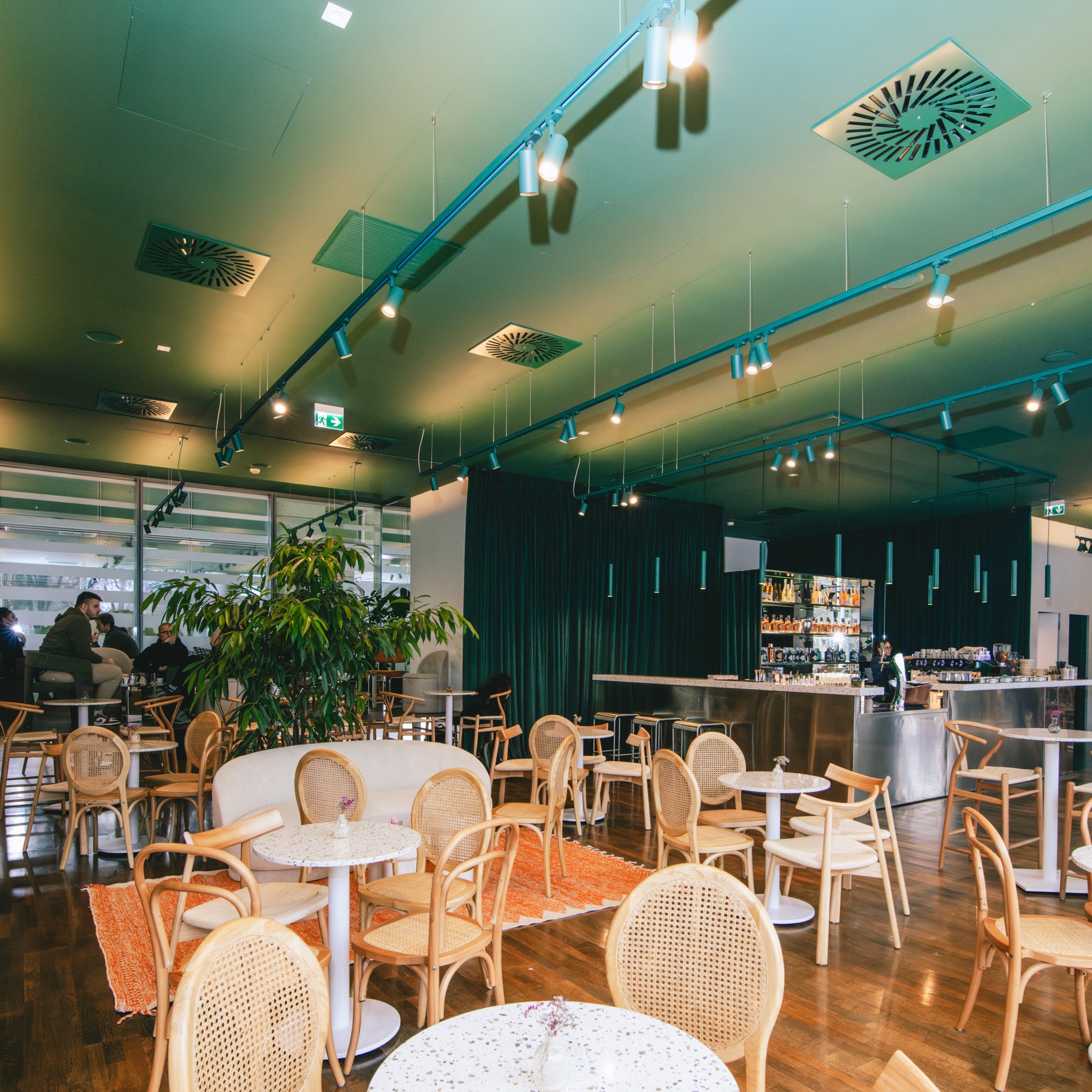 FOTO Na Savskoj cesti u Zagrebu otvorio se novi fora bar. Posjetili smo ga