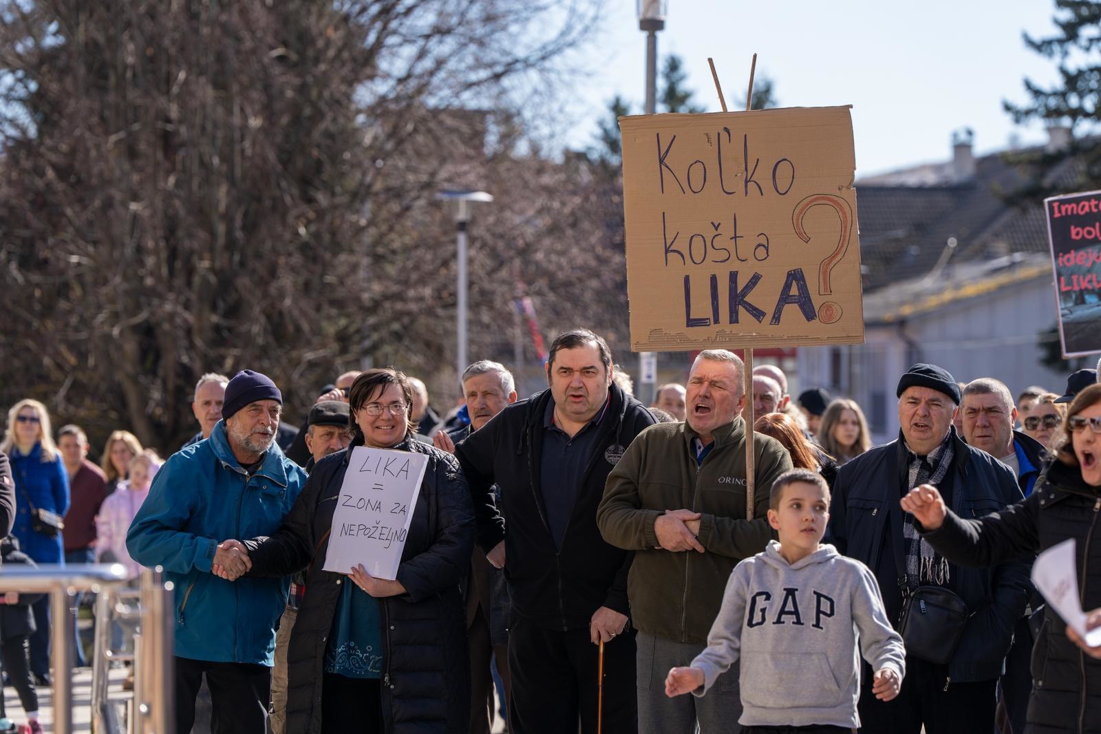 FOTO Održan prosvjed protiv migrantskog centra u Željavi