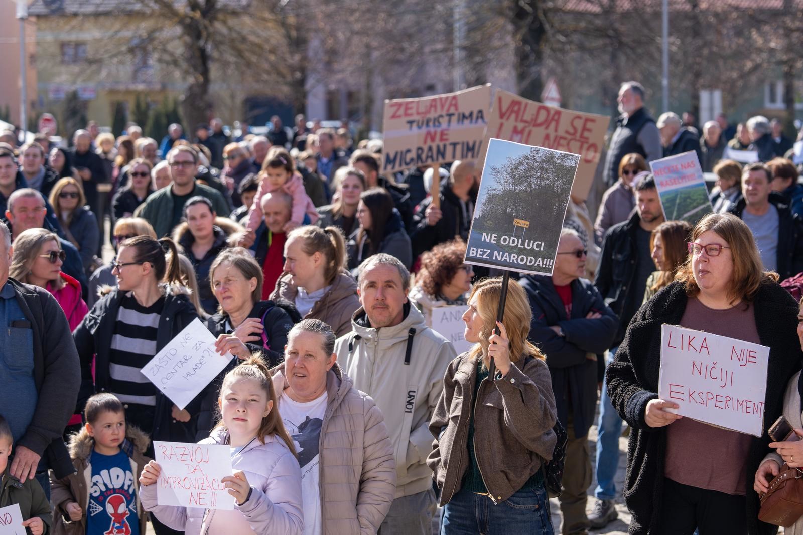 FOTO Održan prosvjed protiv migrantskog centra u Željavi