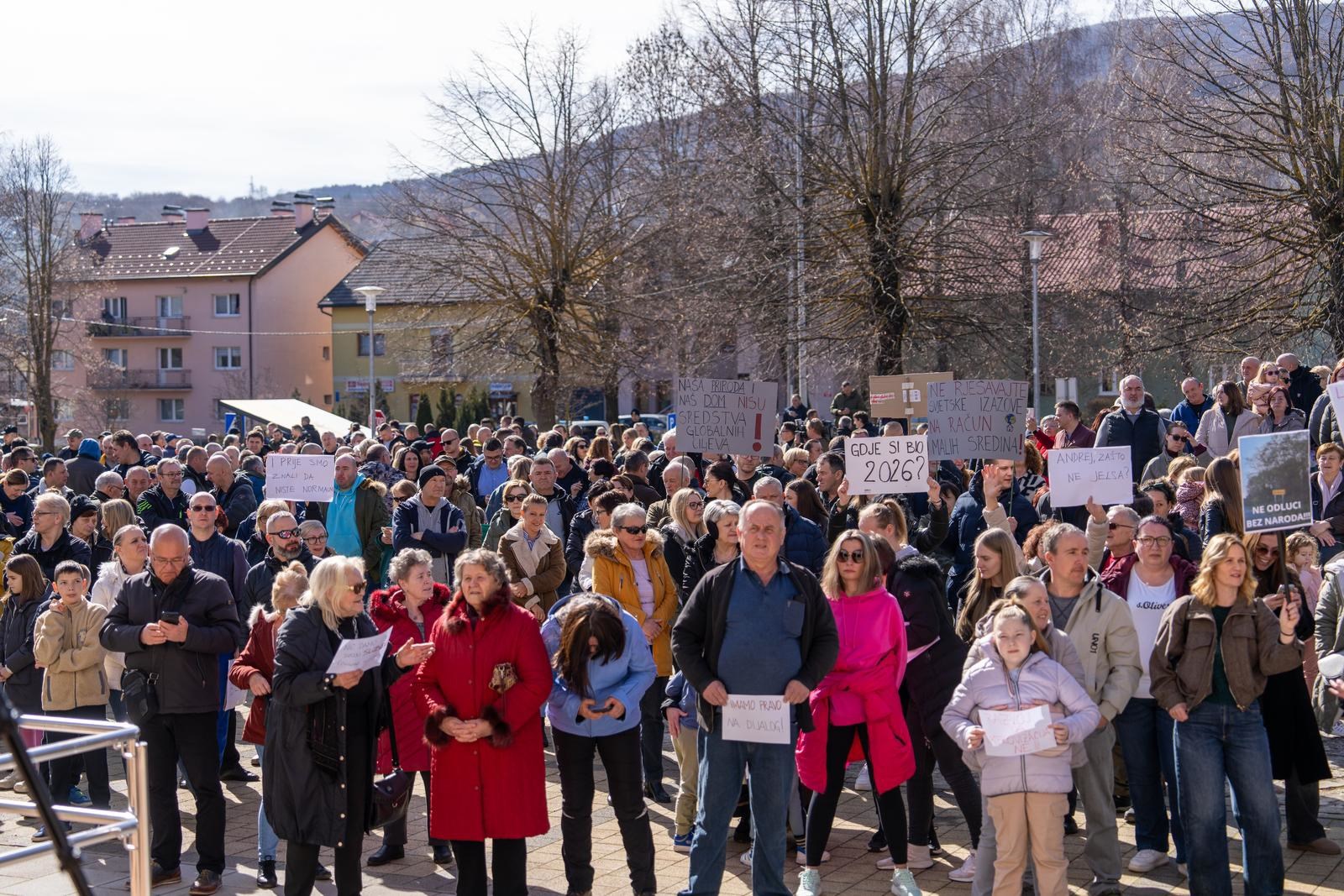 FOTO Održan prosvjed protiv migrantskog centra u Željavi