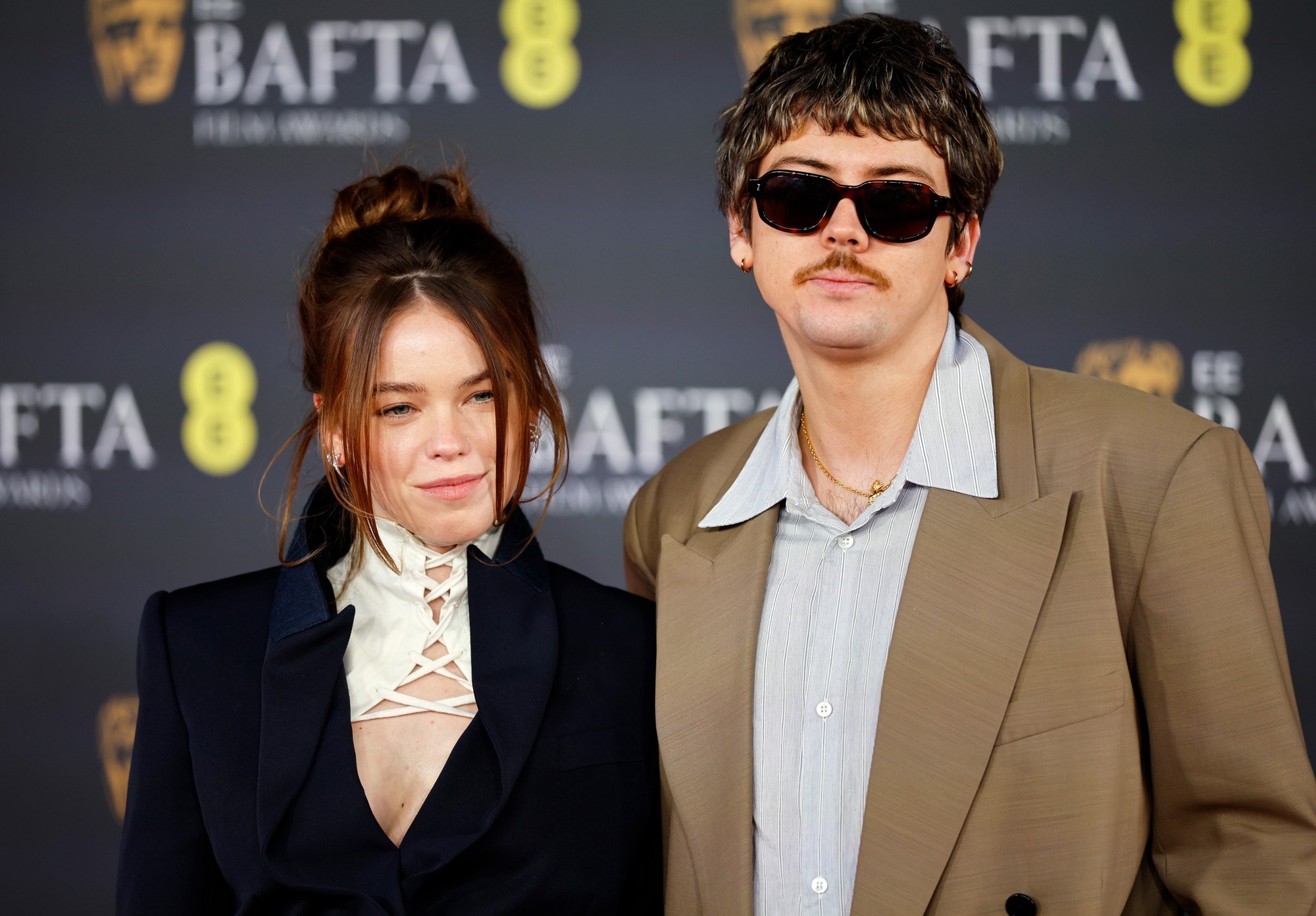 Zvijezda Zmajeve kuće prvi je put prošetala crvenim tepihom s dečkom