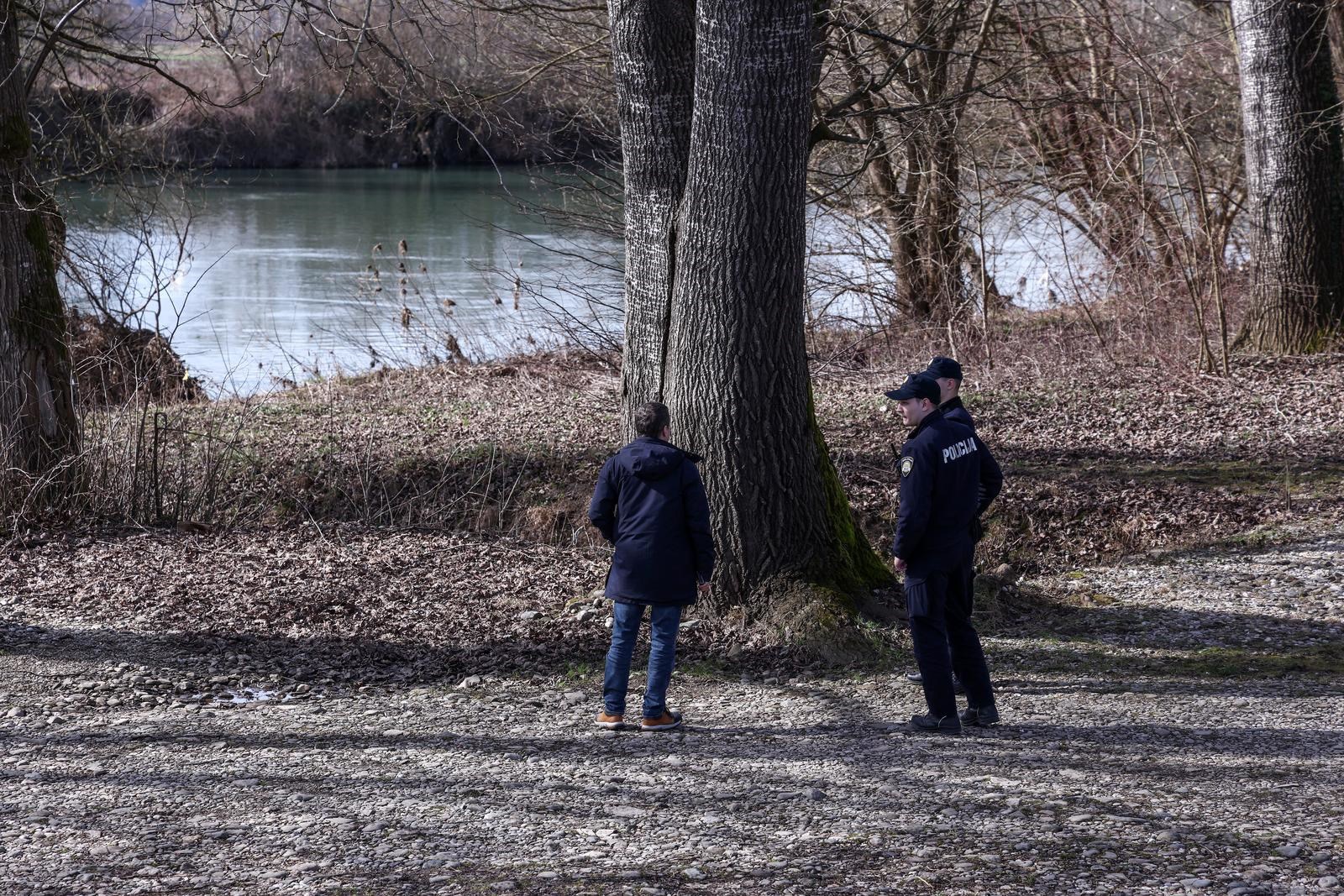 Na Uni se prevrnuo čamac s kineskim migrantima. Jedan poginuo, troje preživjelo