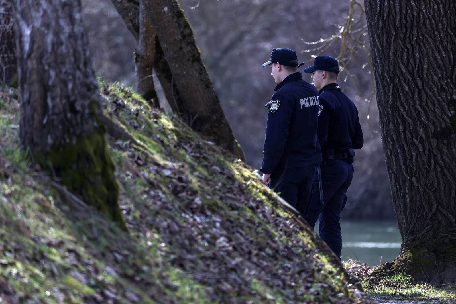 Na Uni se prevrnuo čamac s kineskim migrantima. Jedan poginuo, troje preživjelo