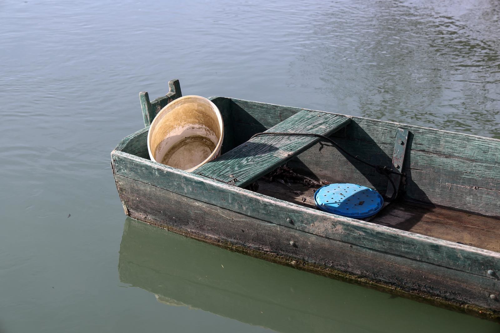 Na Uni se prevrnuo čamac s kineskim migrantima. Jedan poginuo, troje preživjelo