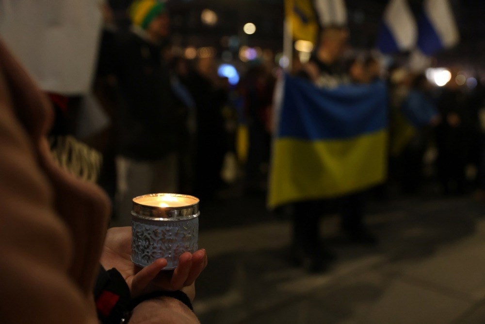 FOTO U Beogradu skup podrške Ukrajini. Desničari nosili ruske zastave sa slovom Z