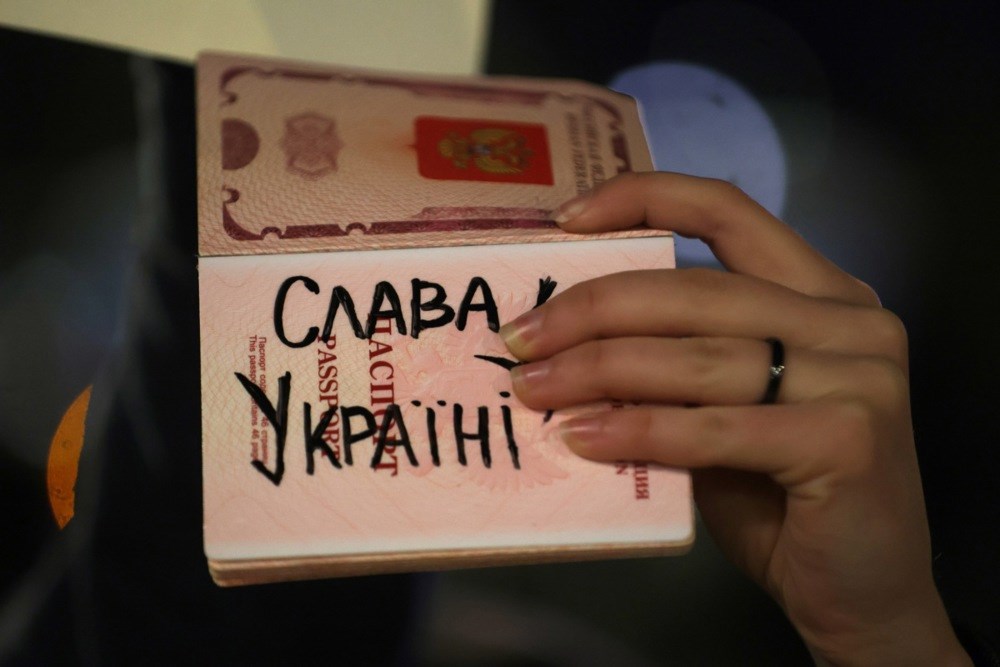 FOTO U Beogradu skup podrške Ukrajini. Desničari nosili ruske zastave sa slovom Z