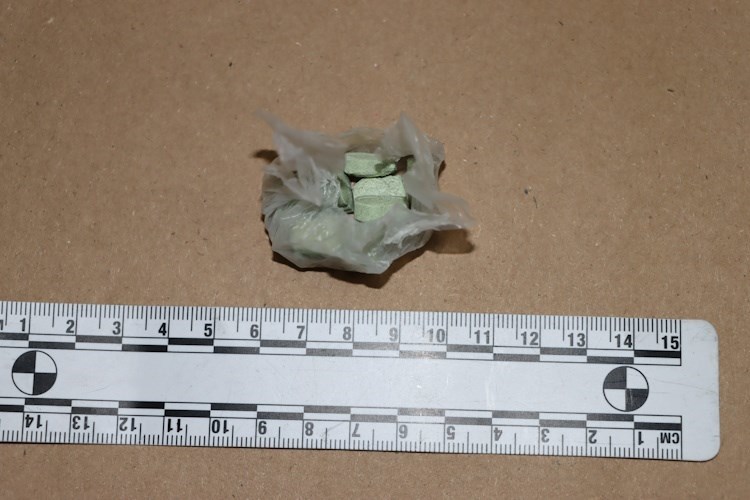 U Zagrebu uhićen 26-godišnjak, u stanu skrivao i preprodavao više vrsta droge