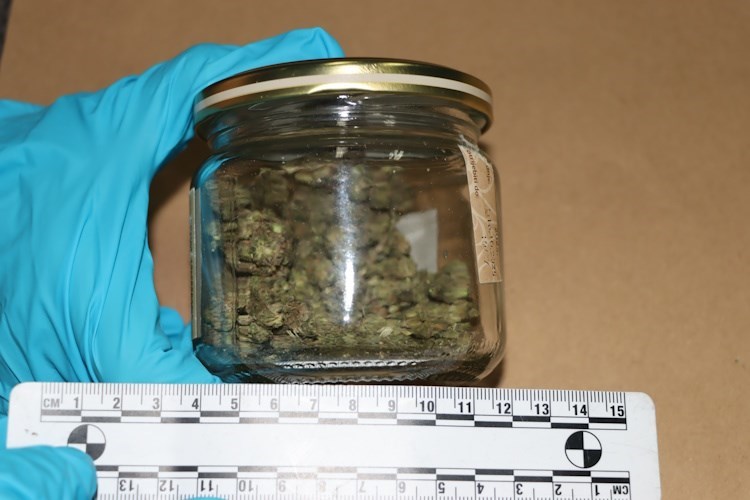 U Zagrebu uhićen 26-godišnjak, u stanu skrivao i preprodavao više vrsta droge