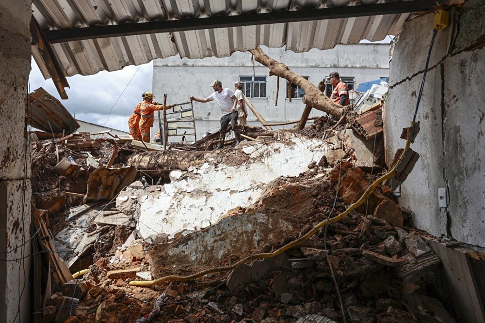 VIDEO Broj poginulih u poplavama u Brazilu porastao na 46. Traga se za nestalima
