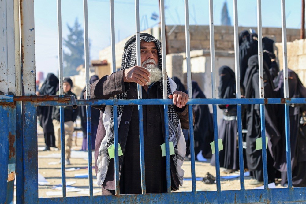 Masovni bijeg iz sirijskog kampa za obitelji povezane s ISIS-om