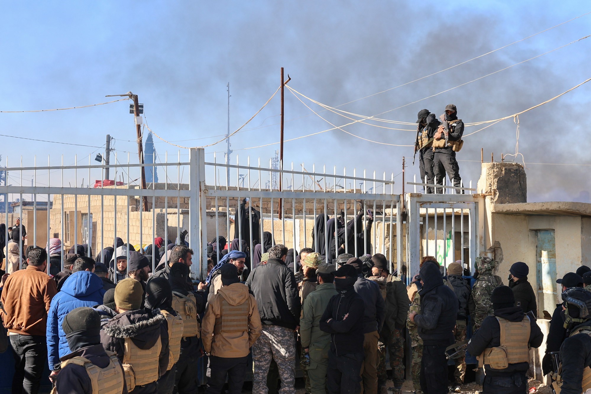 Masovni bijeg iz sirijskog kampa za obitelji povezane s ISIS-om